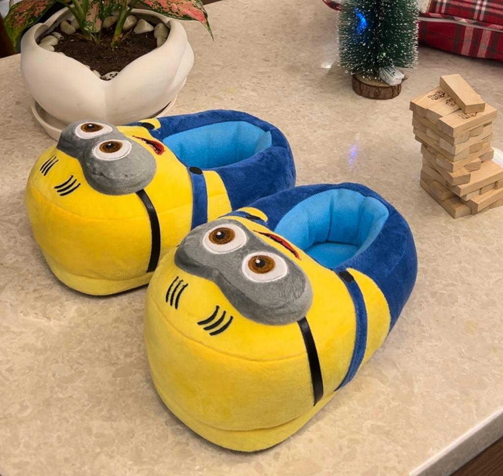 Sandra Bullock's Minion Shoes Auctioned For Charity | HuffPost UK Style